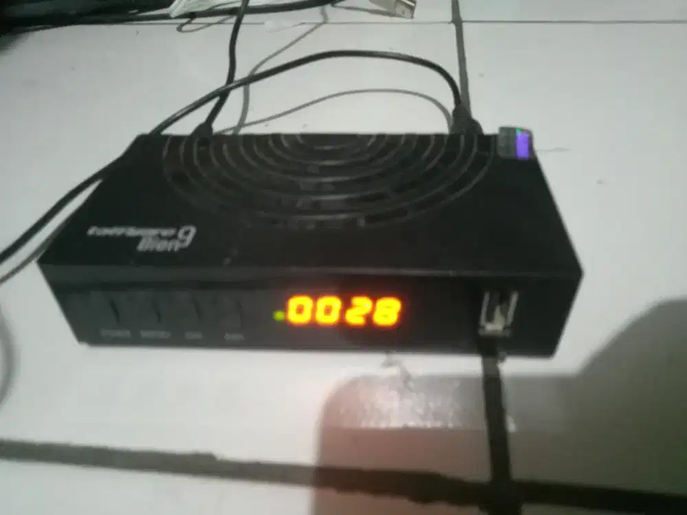 STB setopbok nyala normal tinggal pake.tanpa remot sesuai foto.
