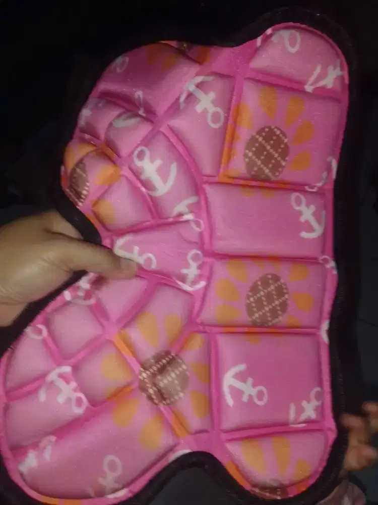 Alat penopang bokong untuk anak bermain sepatu roda