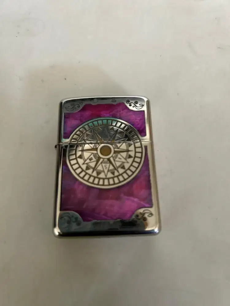 Zippo lighter motif kompas