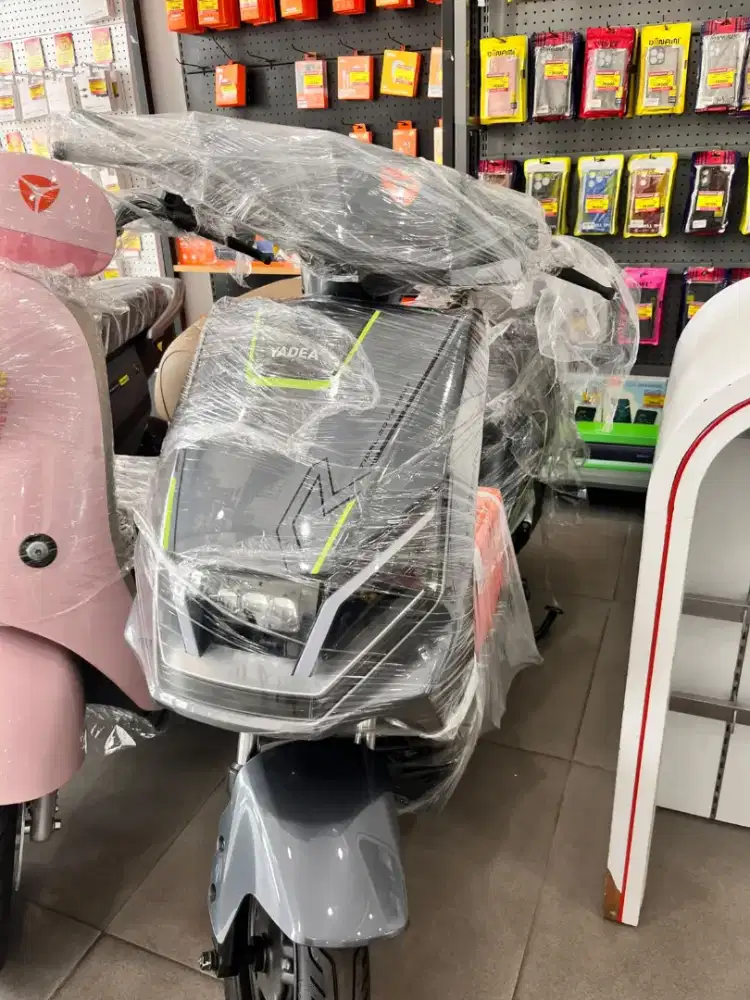 Wihh ada yg baru dateng nih sepeda listriknya stok banyak