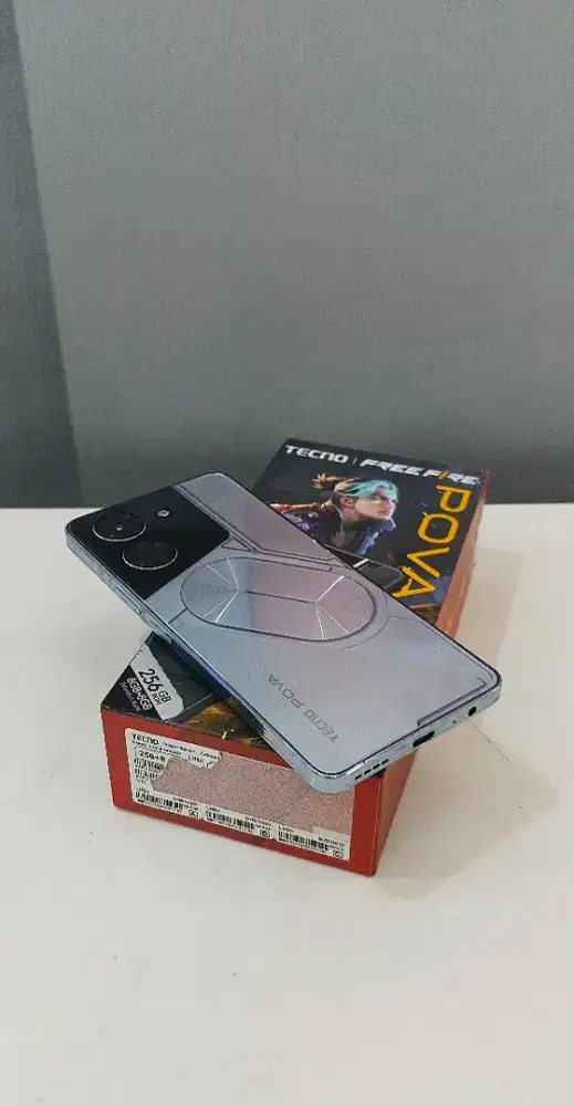 Pova 5 pro 5G 8/256,,fulset,no
 minus,belum bongkar,mulus,,gaming