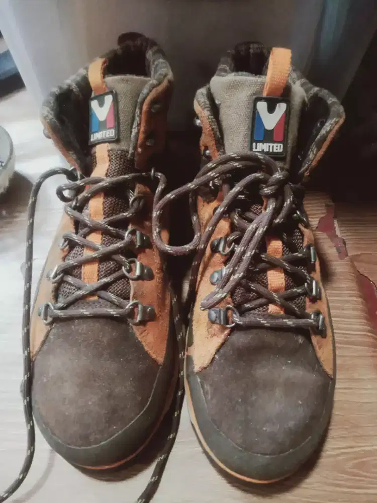 Sepatu gunung M Limited size 43