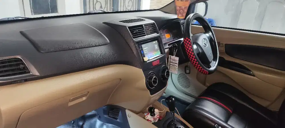 Dijual Avanza matic 2015