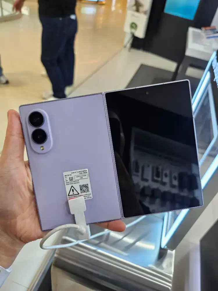 SAMSUNG GALAXY Z FOLD8 GARANSI RESMI SEIN 1 TAHUN