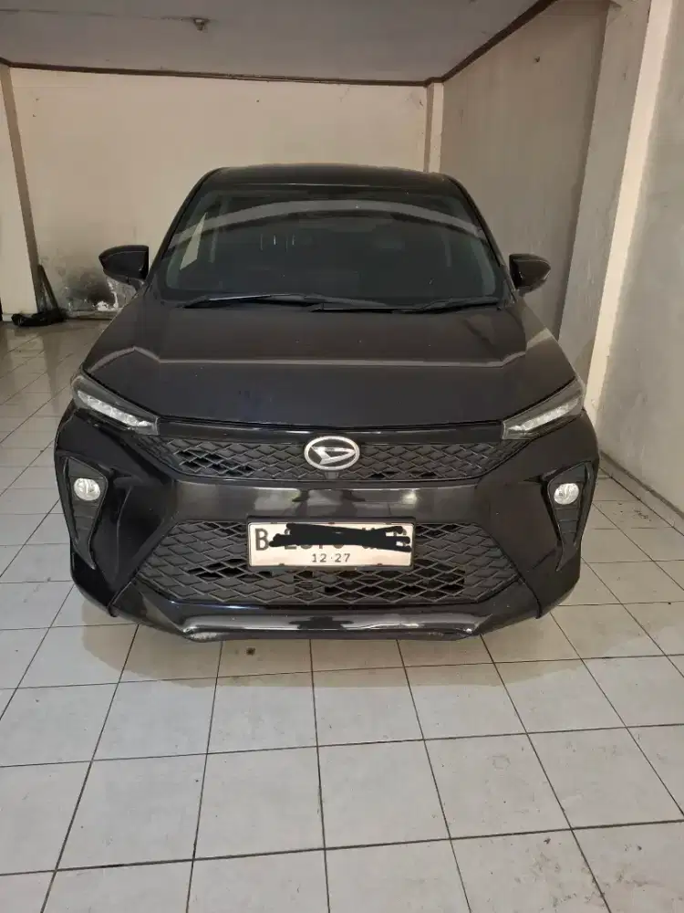 Xenia 1.3 R matik 2022 hitam