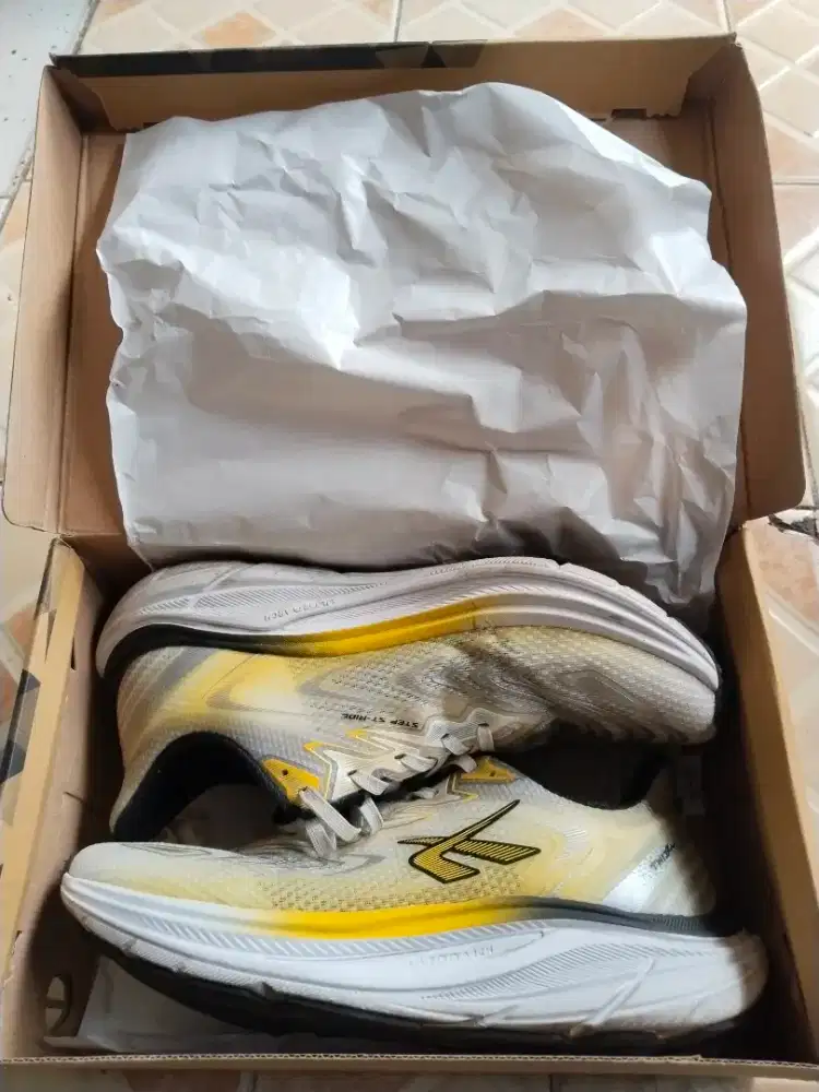 Sepatu Spotec Running Twizzy Putih Kuning Cerah