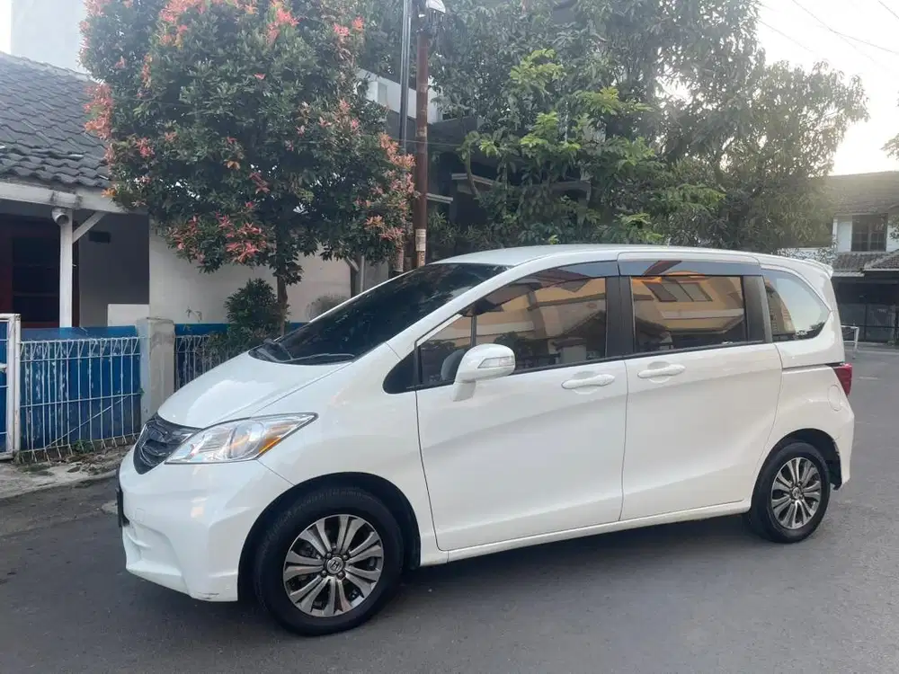 Honda Freed SD 2013 ac double