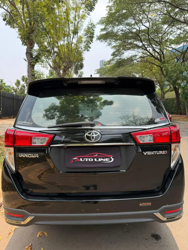 toyota kijang inova venturer 2022 diesel/solar km60rb tgn1 like new!