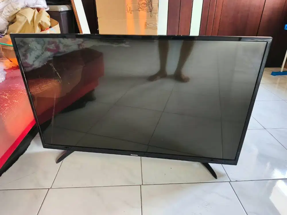 TV 43 panasonic layar pecah