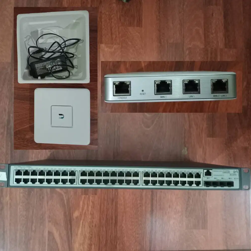 Paket Switch 3COM 2952-SFP 48port Managed + Security Gateway Ubiquiti