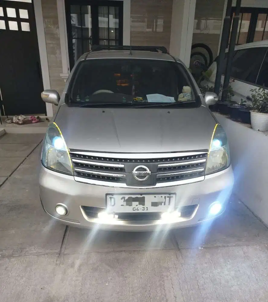 Nissan Grand livina 2010 Bensin