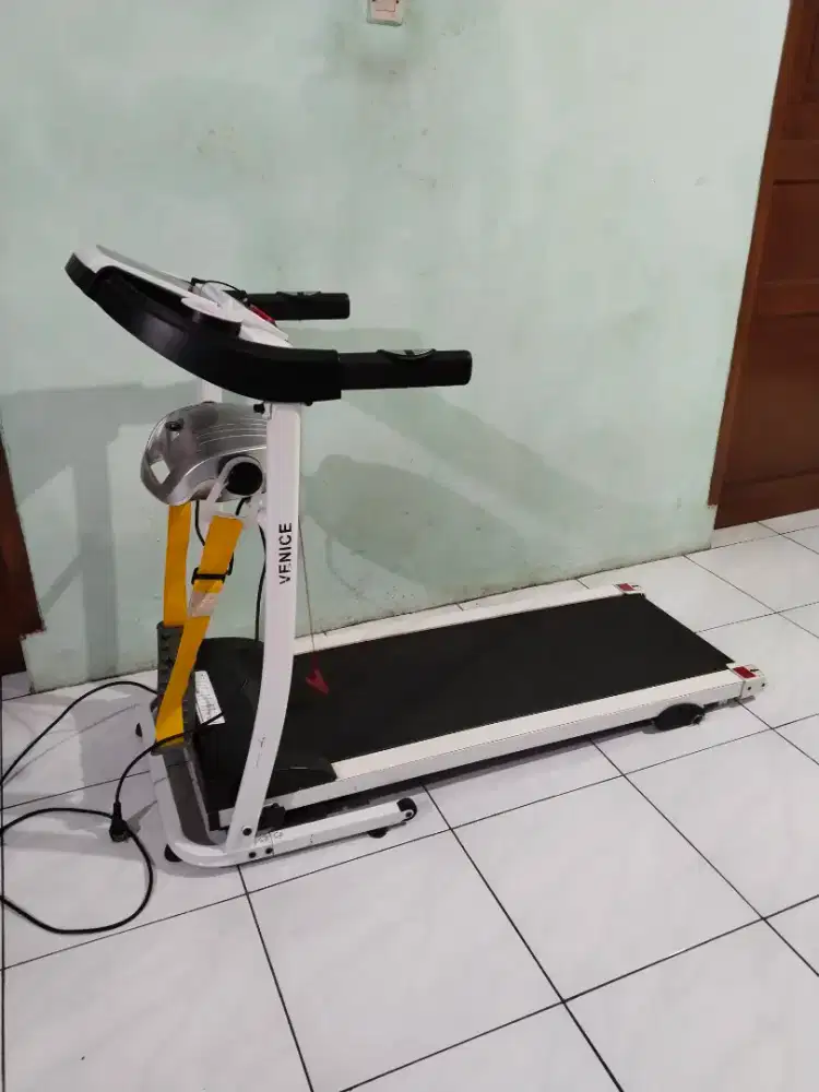 Dijual treadmill elektronik 2 fungsi semua berfungsi normal