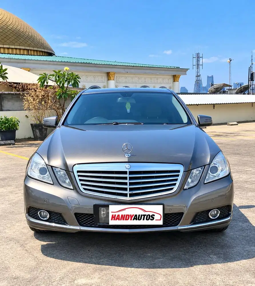 Mercedes Benz E250 CGI Tahun 2011 Abu-abu Metalik