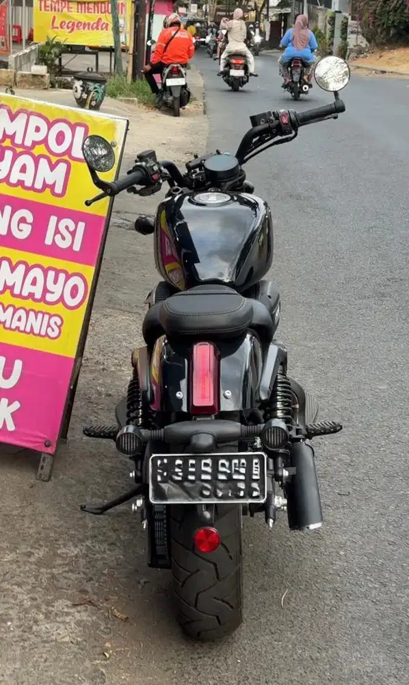 BU. Dijual cepat. motor SRV 250 AMT. odo 500 perak