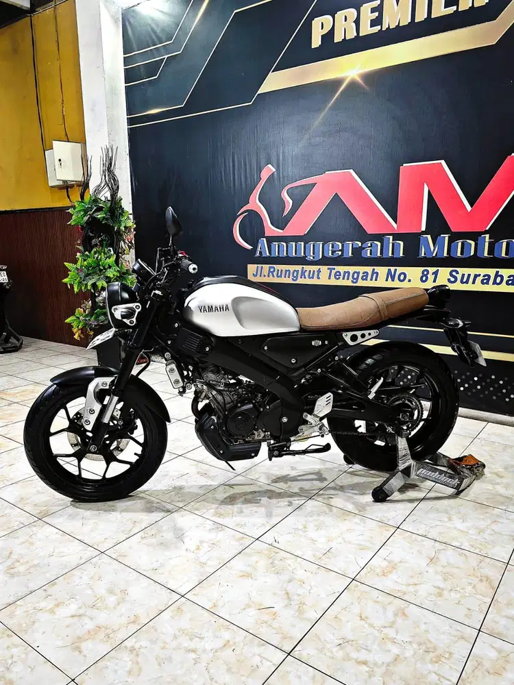 Yamaha XSR 155cc silver metalic mewah th 2021. Anugerah motor rungkut