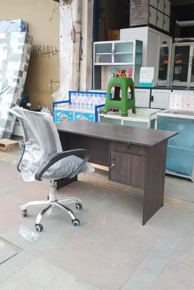 1Set meja tulis kantor & kursi jaring hidrolik