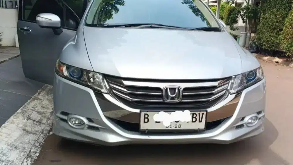 Honda Odyssey 2.4 Prestige AT 2013 Silver – Mewah & Nyaman