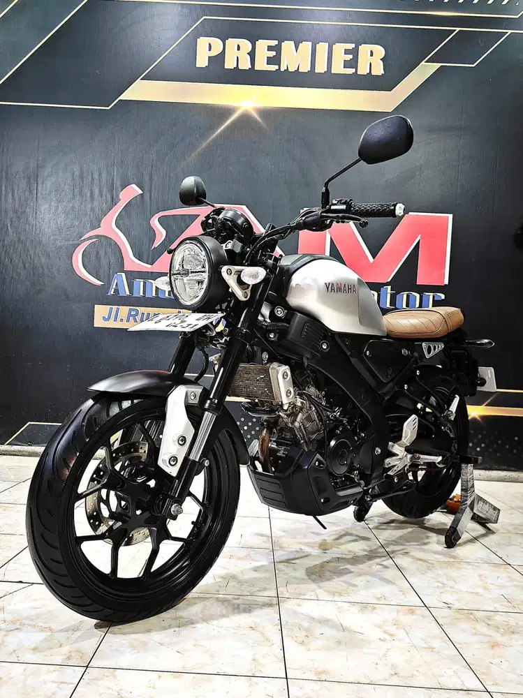 Yamaha XSR 155cc silver metalic mewah th 2021. Anugerah motor rungkut