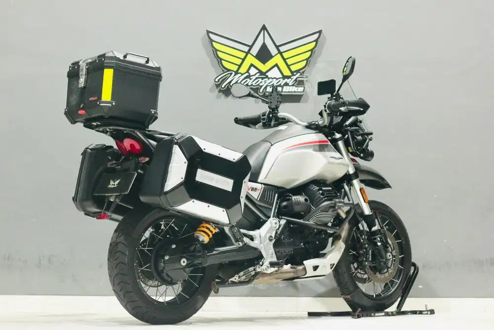 Moto Guzzi V85 Travel 2022 mulus BMW GS K25 K50 versys 1000 V-stroum