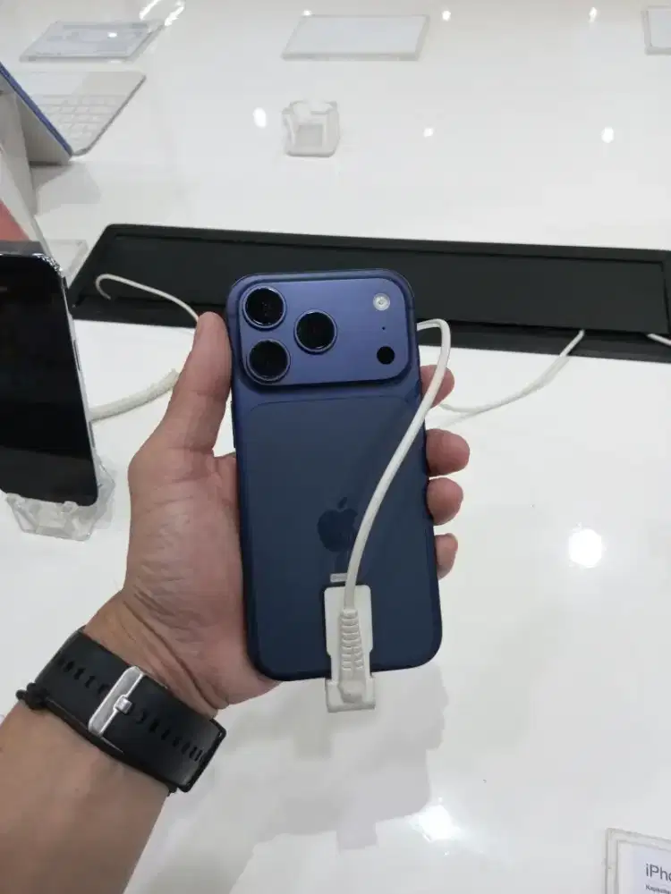 Cicilan iPhone 17 Pro 256GB garansi resmi iBox tanpa kartu kredit
