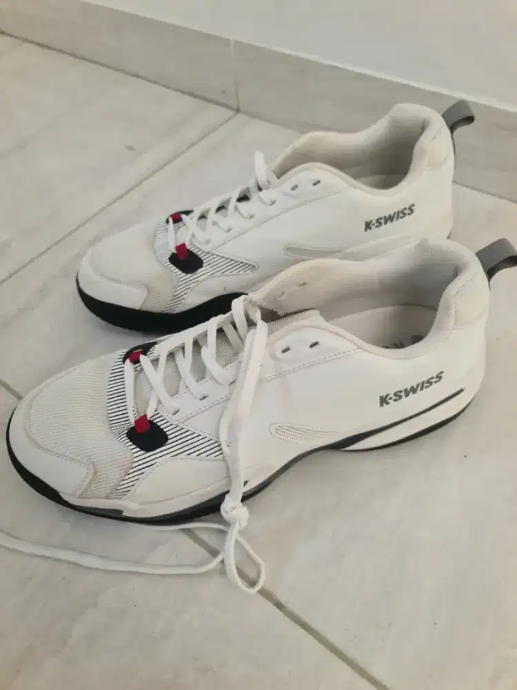 Sepatu tennis k swiss size 45
