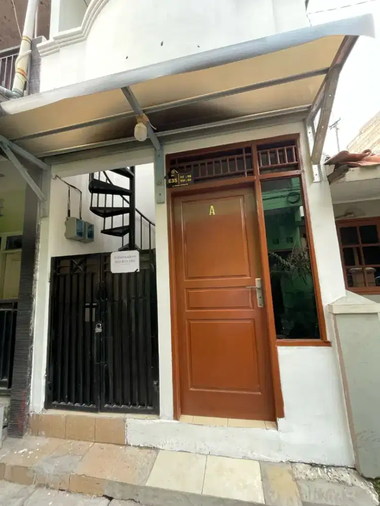 Di kontrakan rumah