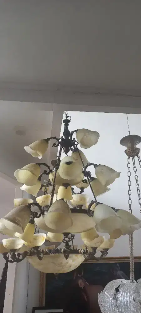 Lampu hias gantung besar