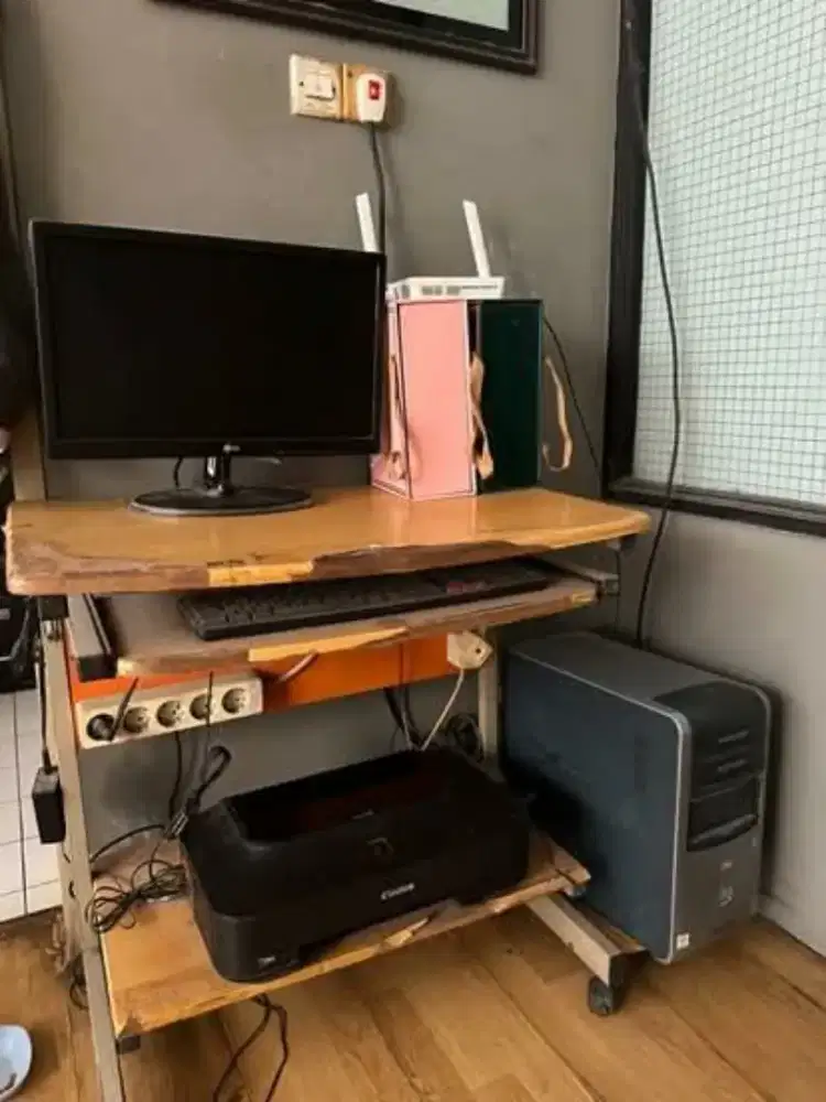 Di jual 1 set komputer monitor cpu perinter kondisi 90% normal
