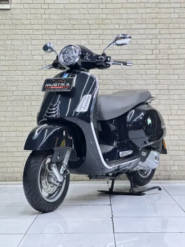 LIKE NEW CONDITION‼️ VESPA GTS 150 KEYLESS TH 2023 SUPER mulus ODO 4RB