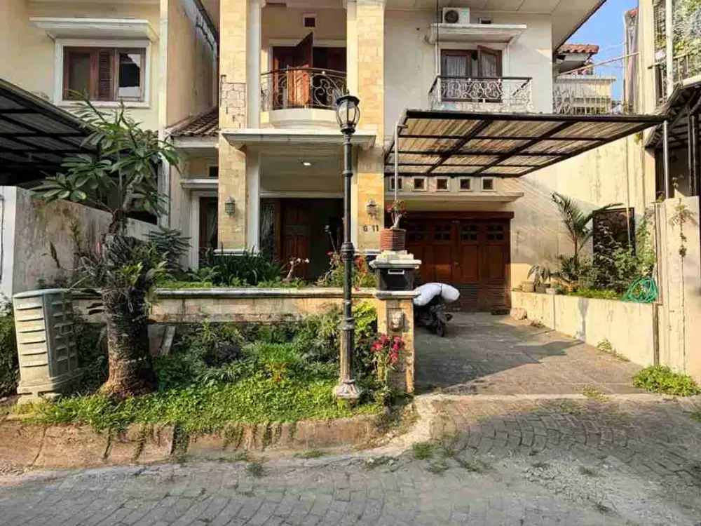 RUMAH MEWAH 2 LANTAI DALAM PERUMAHAN EKLUSIF TIRTASANI RESIDENCE DI TENGAH KOTA JOGJAKARTA