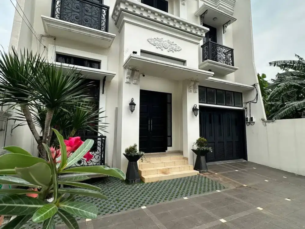 Rumah Luxury Komplek Pendidikan Duren Sawit Jakarta Timur Semi Furnished