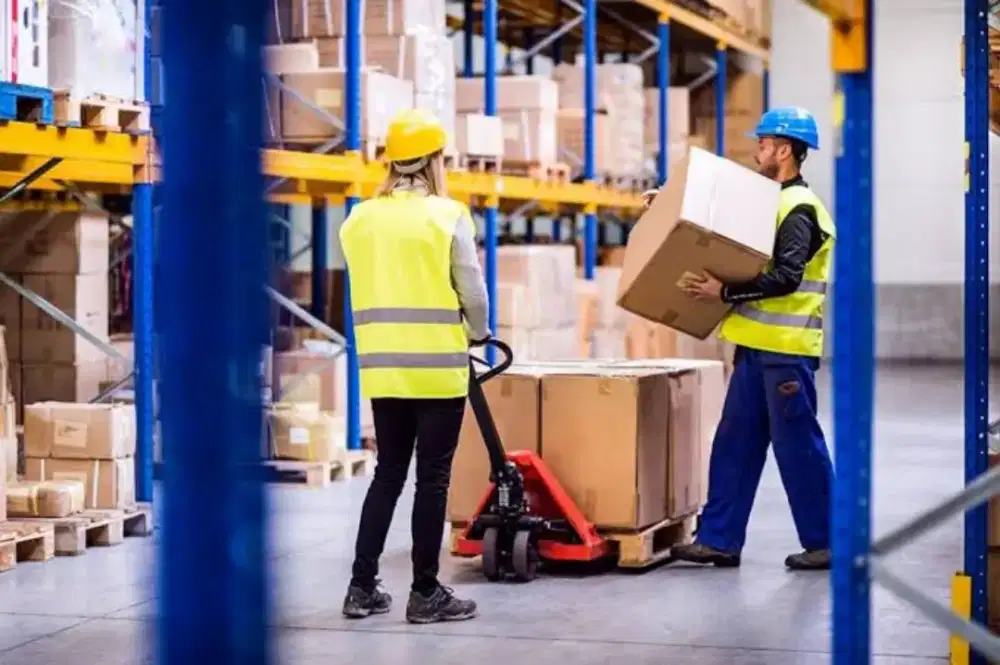 Staff packing gudang dan  warehouse