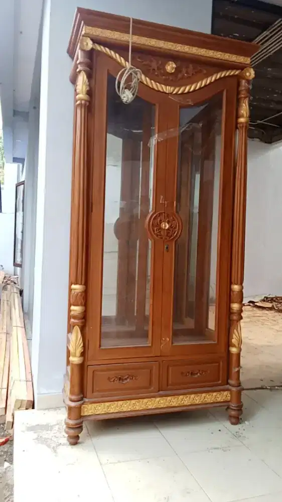 Lemari hias davinci