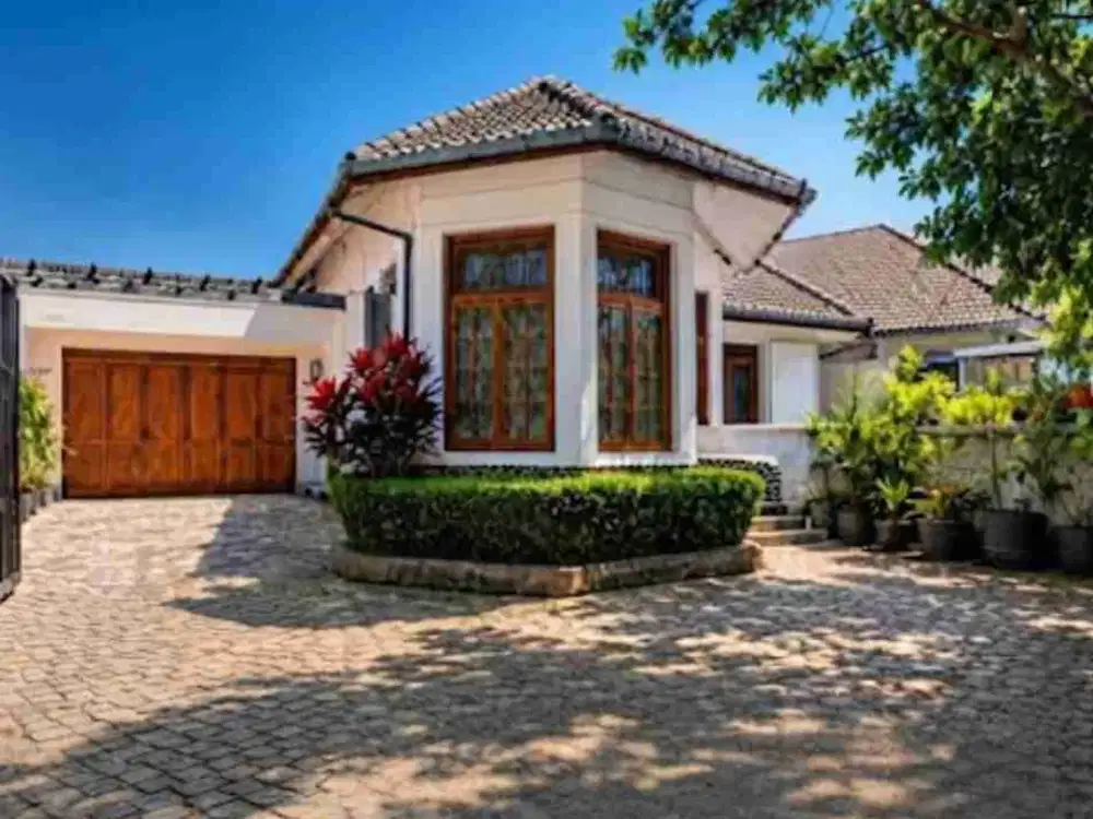 DIJUAL RUMAH KLASIK DEKAT BALAIKOTA BANDUNG