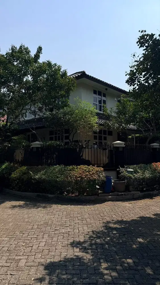Dijual Rumah Hook 2Lt, Beserta Isi. Taman Rempoa Indah.