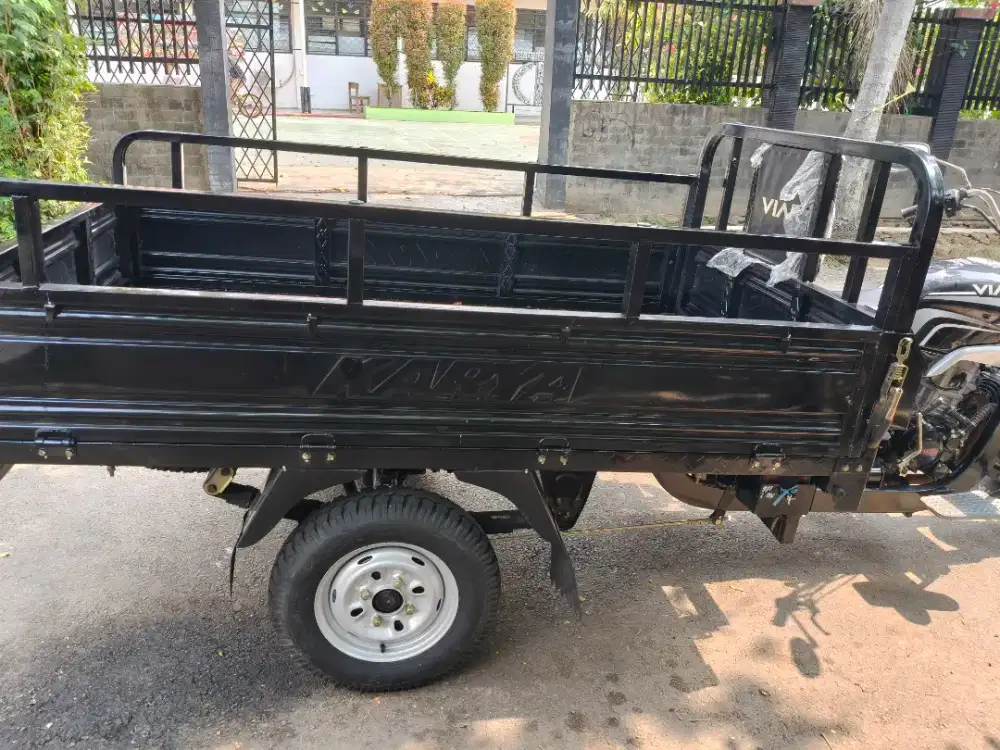 Viar 3 roda cc 200 tahun 2026 warna hitam full box belakang
