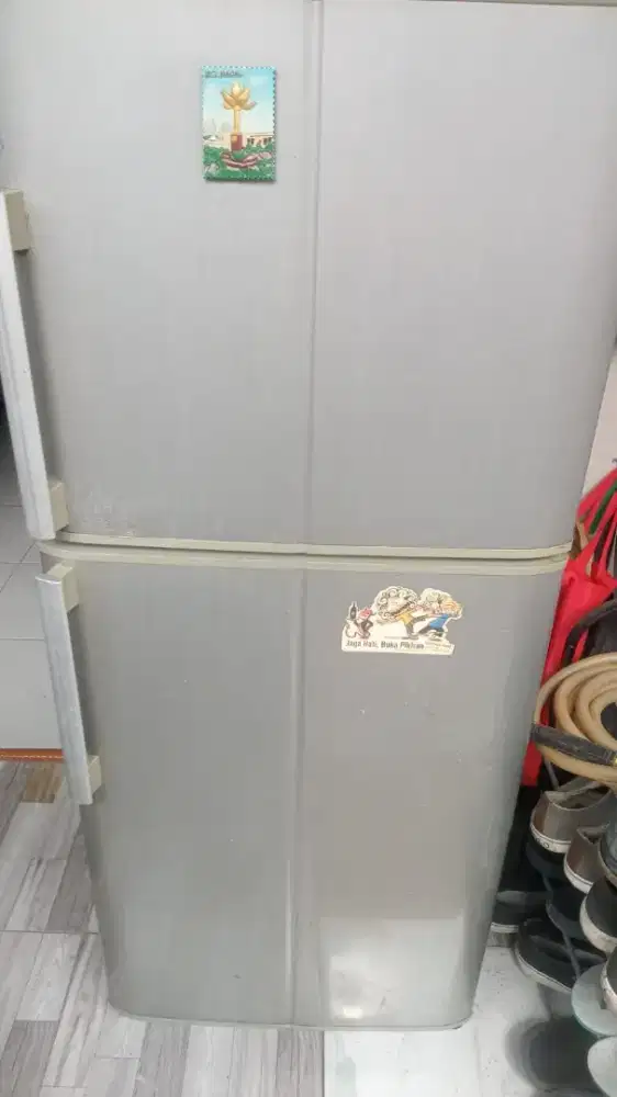 Kulkas 2 pintu sanyo