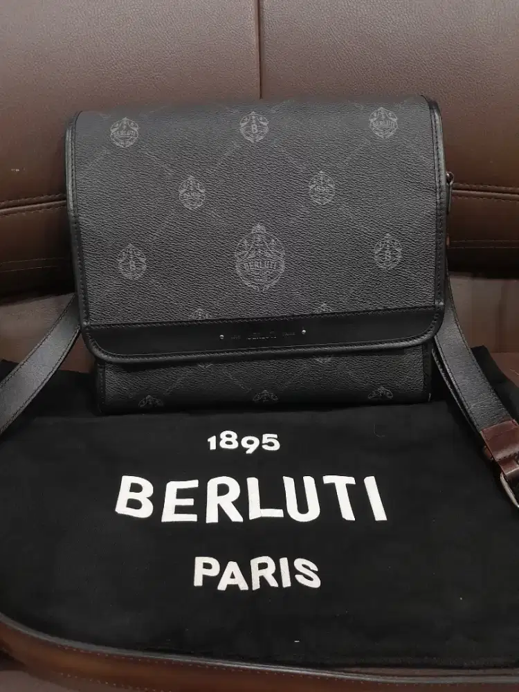 Sling Bag Berluti GLOBETROTTER MESSENGER Original