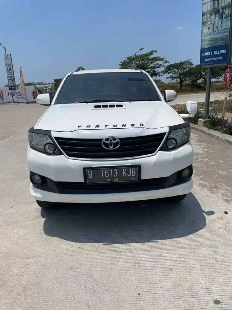 Jual Toyota Fortuner G Luxury 2.7 Matic 2011 – Putih, Siap Dimiliki