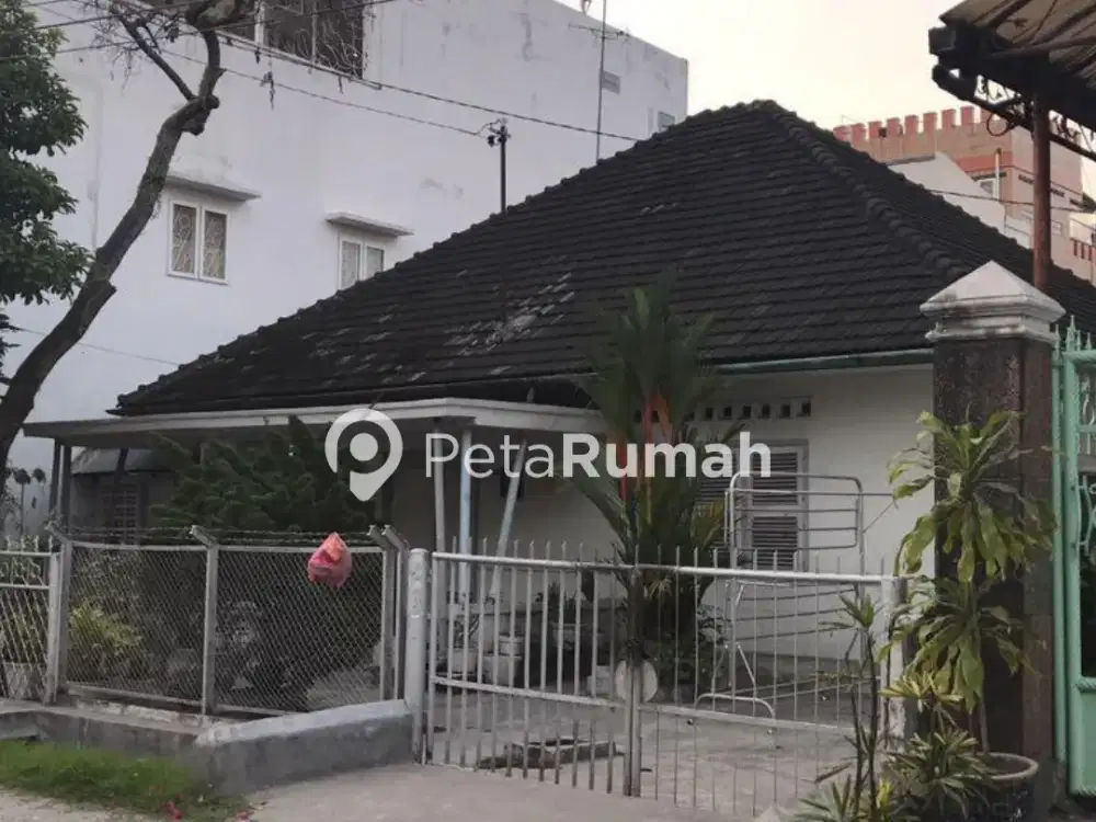DIJUAL RUMAH TUA JALAN PANGLIMA NYAK MAKAM - DAERAH PUSAT KOTA (MEIRA)