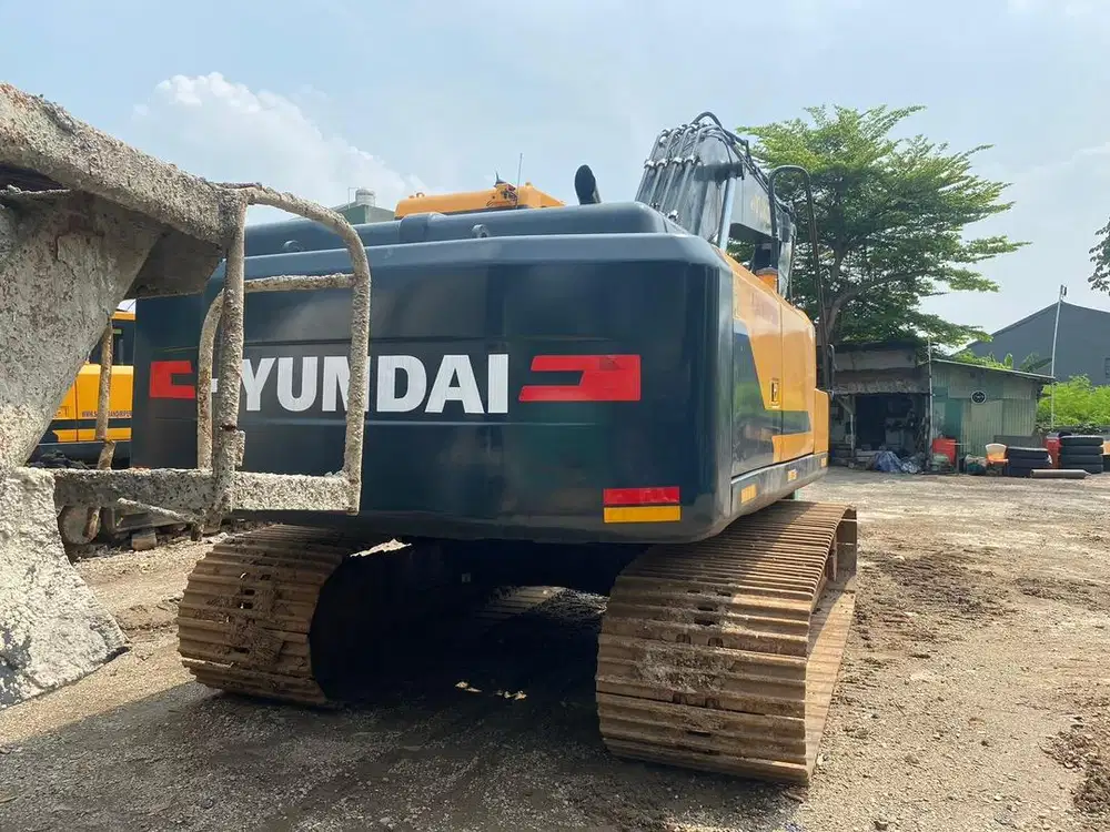 Excavator Hyundai Tahun 2022