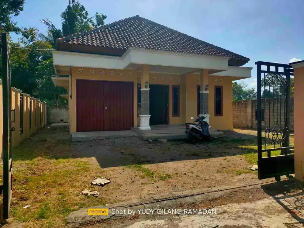 Disewakan rumah di utara masjid Suciati