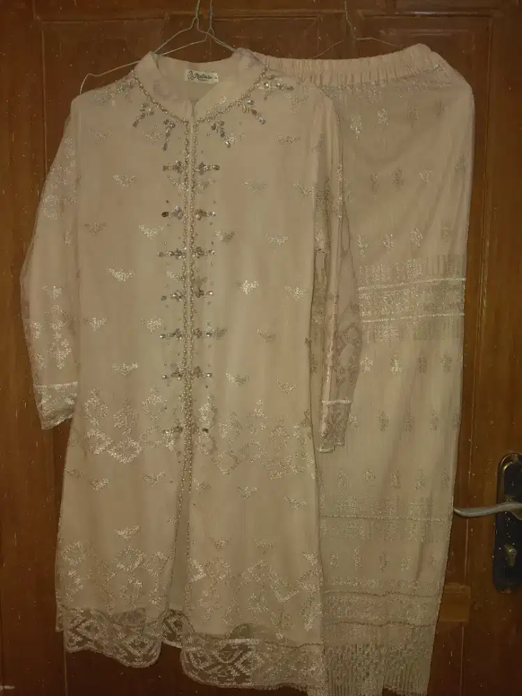 Kebaya tunik satu set dengan rok nya ( baru belum dipakai sama sekali)