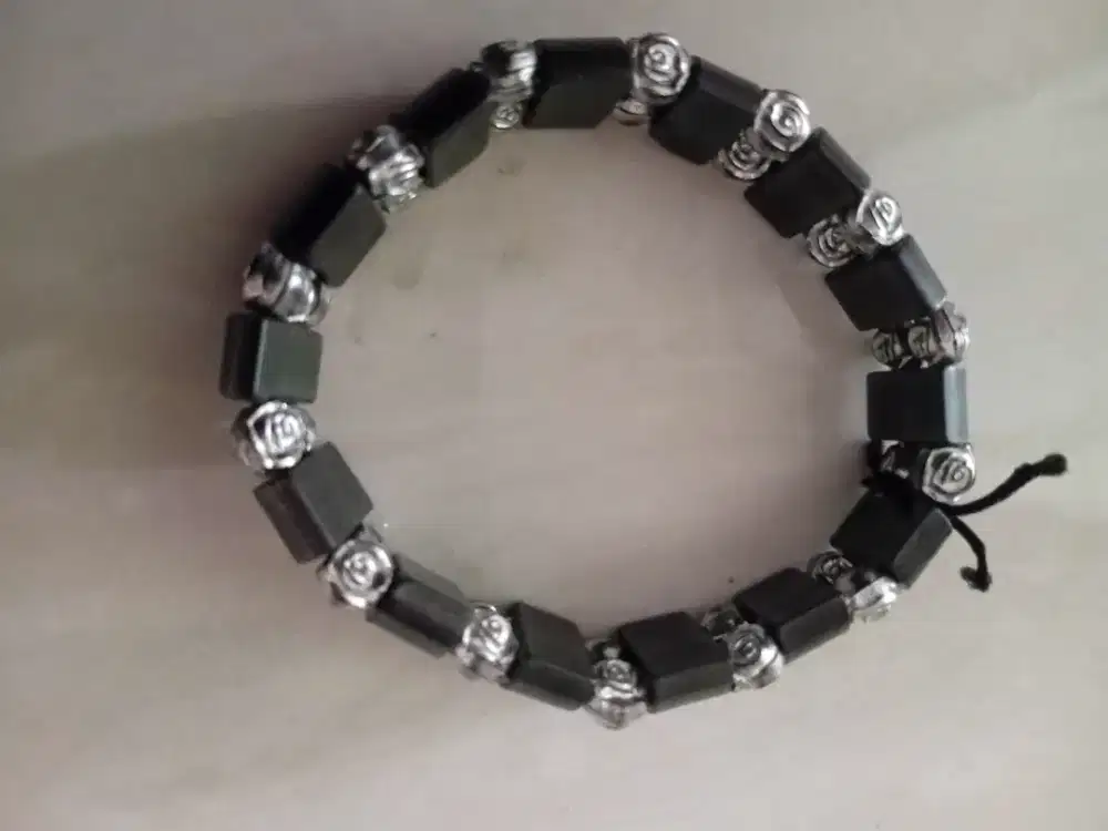 Gelang tangan wanita