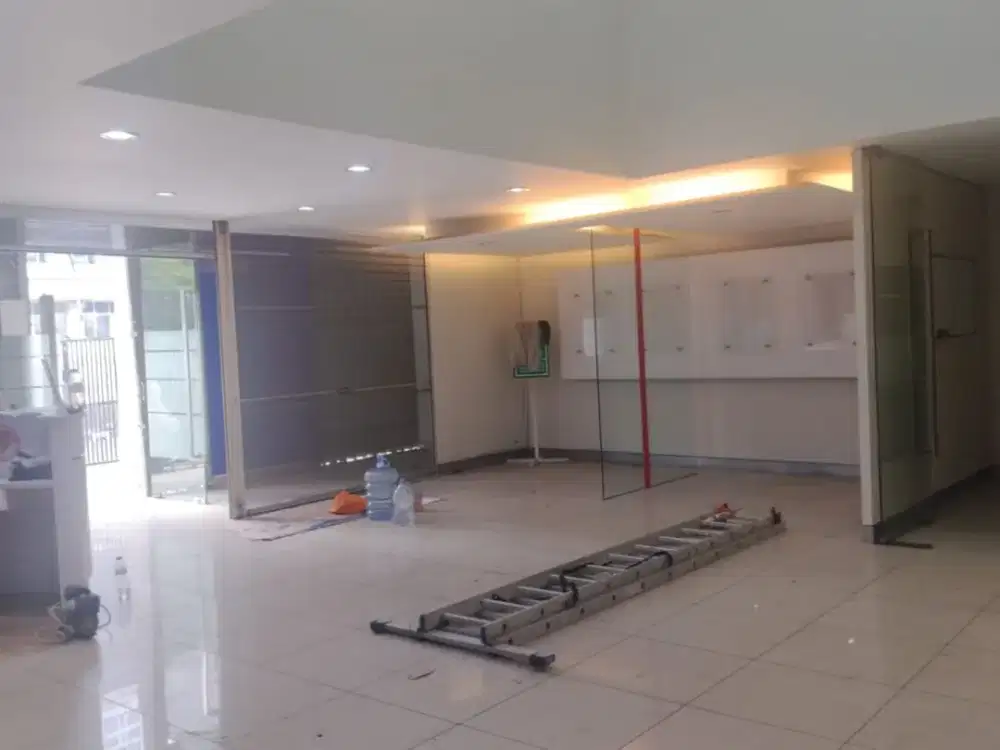 Gedung strategis siap pakai di Bulevar Raya - Kelapa Gading Jakarta Utara