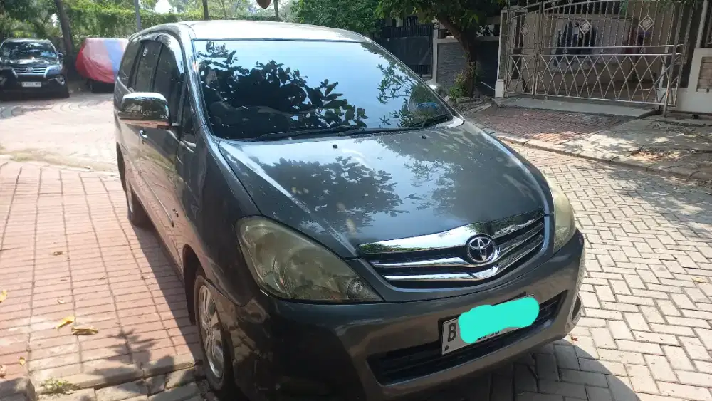 Toyota kijang innova V diesel matic 2010 orisinil tangan 1 dari baru