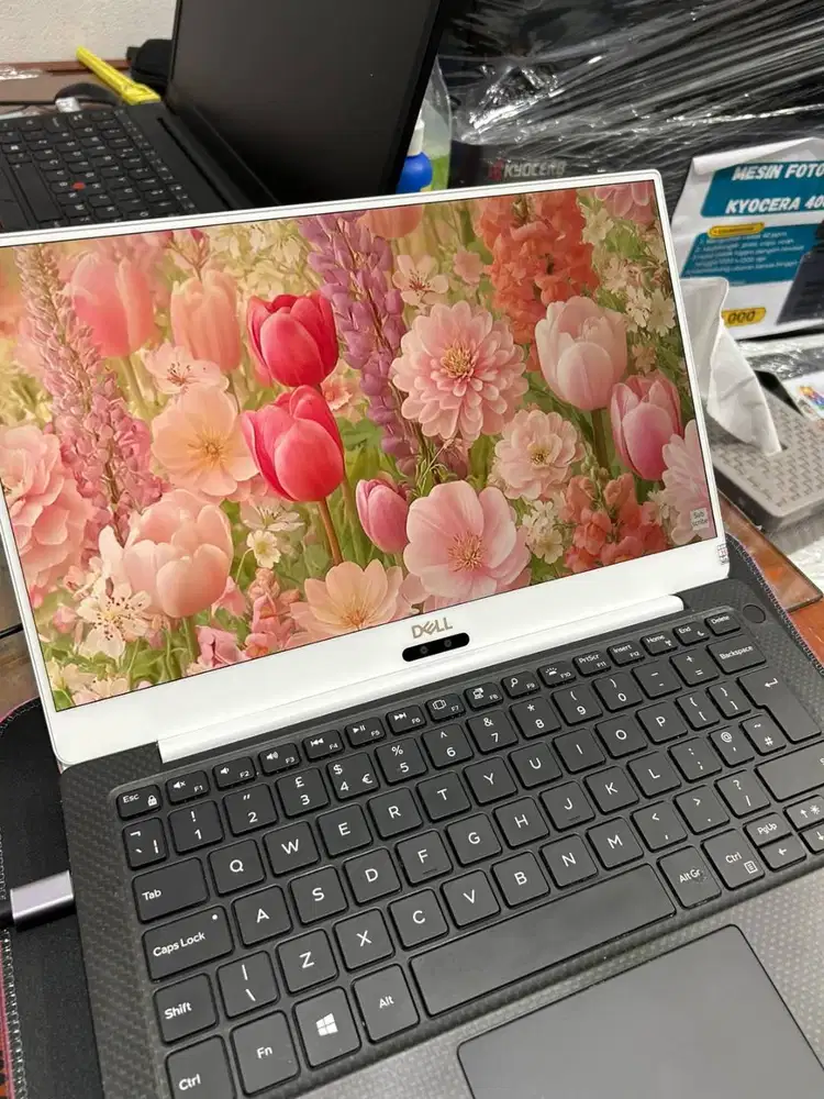 LAPTOP DELL XPS 13-9370 CI7 GEN 8 RAM 16/256GB BEKAS