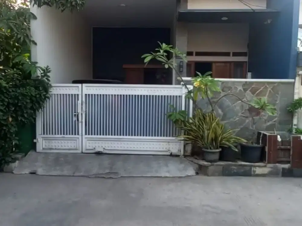 Rumah bagus 2 lt di Pondok Ungu Permai blok depan, Bekasi