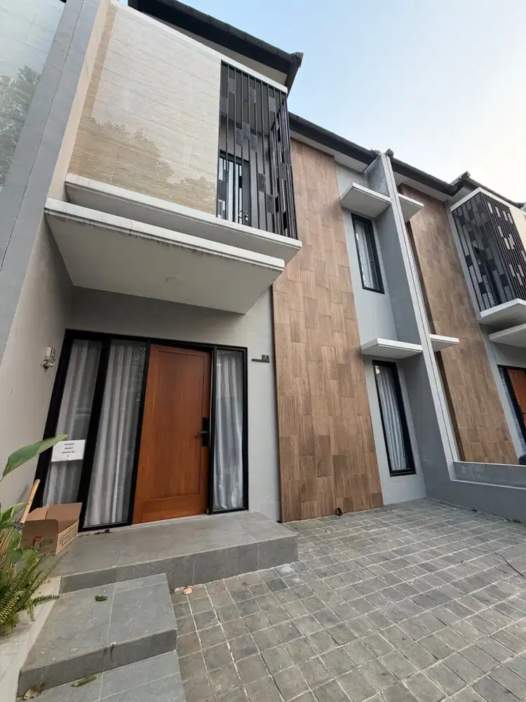 DIJUAL RUMAH SIAP HUNI 2 LANTAI AKSES JALAN BESAR
