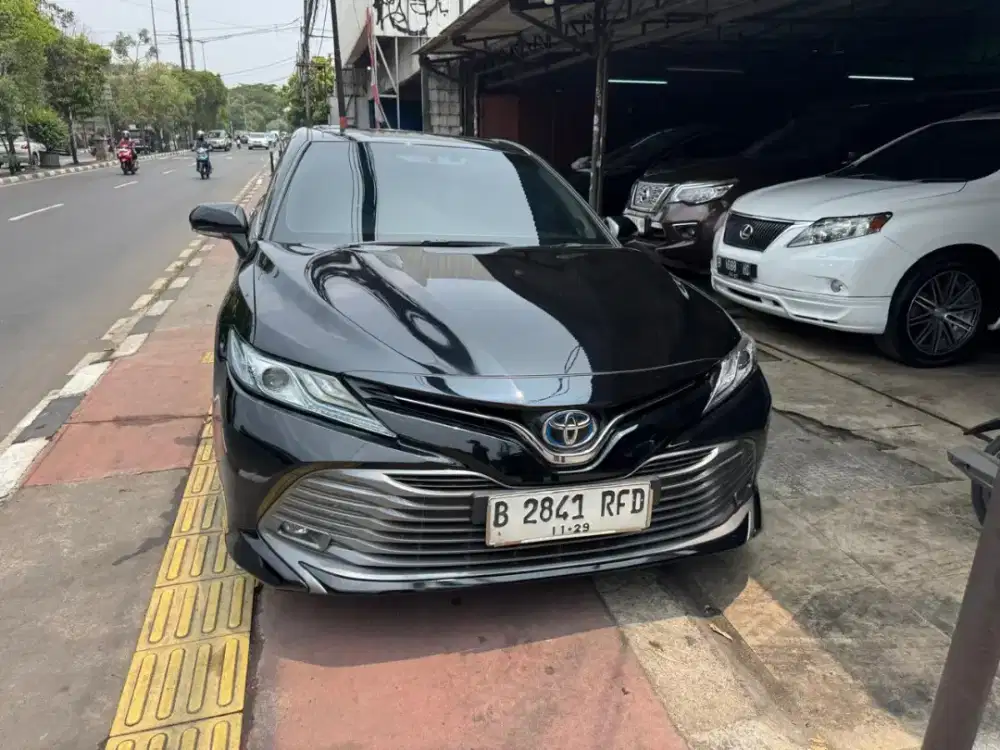 Toyota camry hybrid 2019 AT sunroof